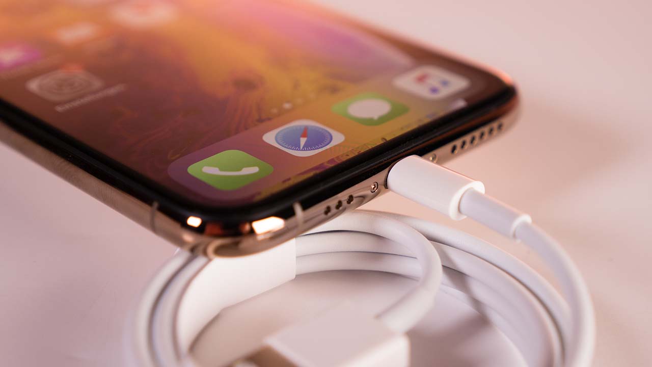Cách sạc pin iPhone Cách sạc pin iPhone