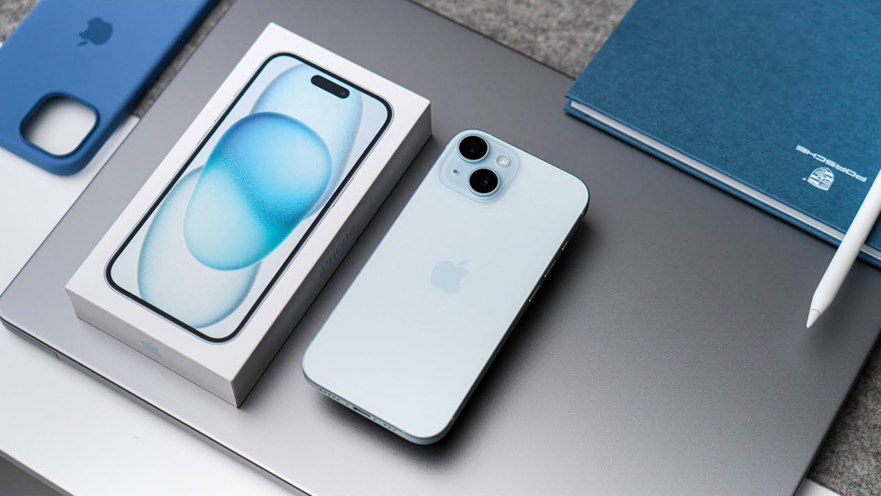 iPhone 15 màu xanh mang tông nhạt mềm mại, tươi sáng
